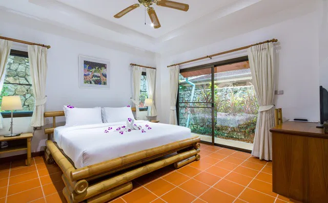 Bedrooms with air con, fans, desks